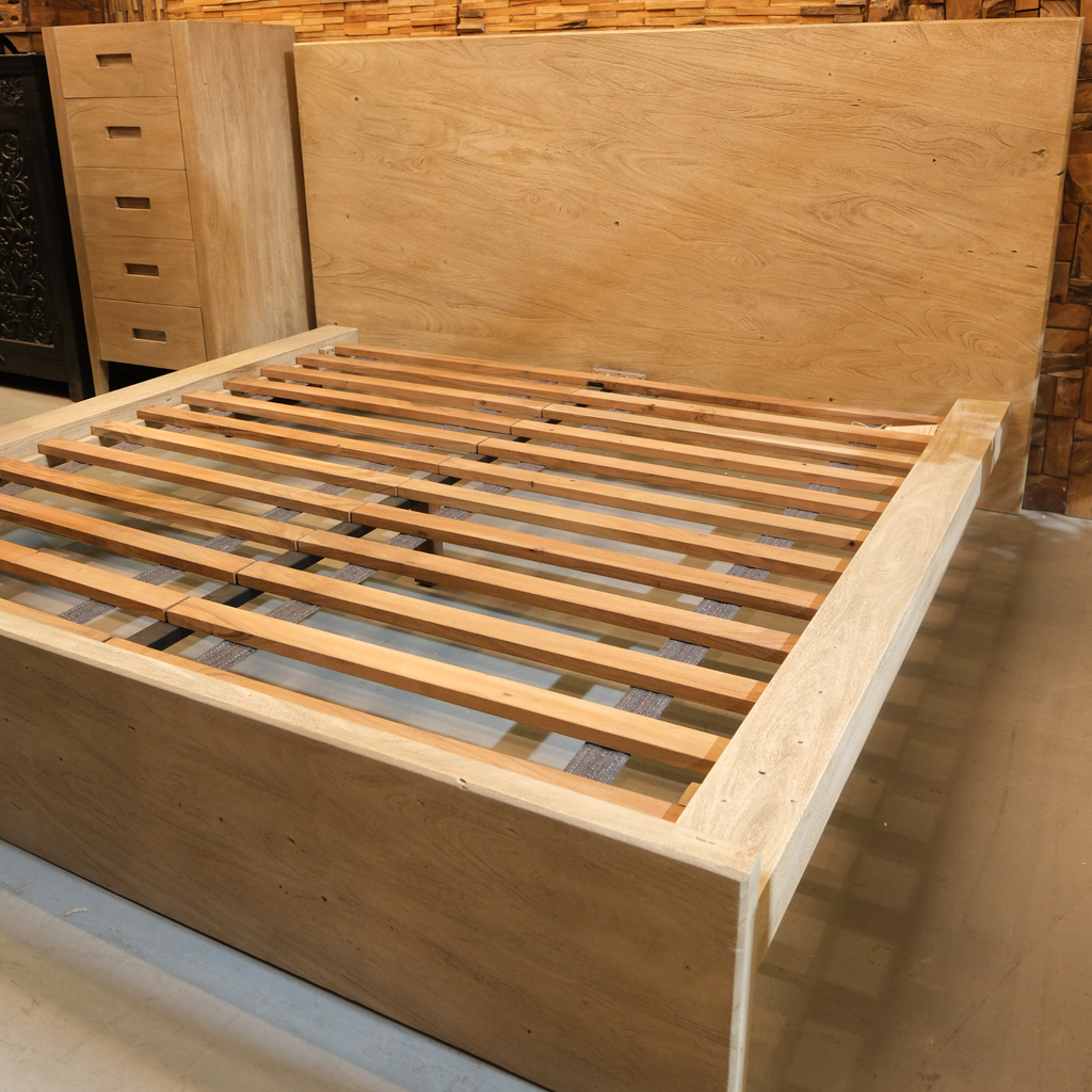 LH40 - Solid Acacia Platform King Bed with Slats
