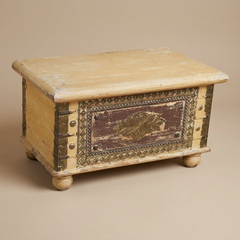 WS09C - Solid Wood Painted Storage Chest