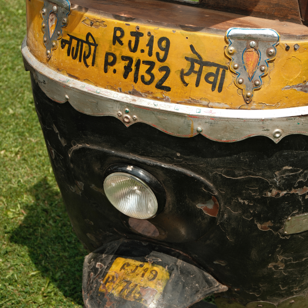 BC19 - Original Antique Autorickshaw Bar